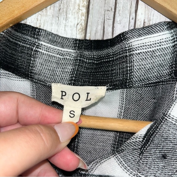 POL Buffalo Bandana Oversized Button Down - Picture 8 of 8